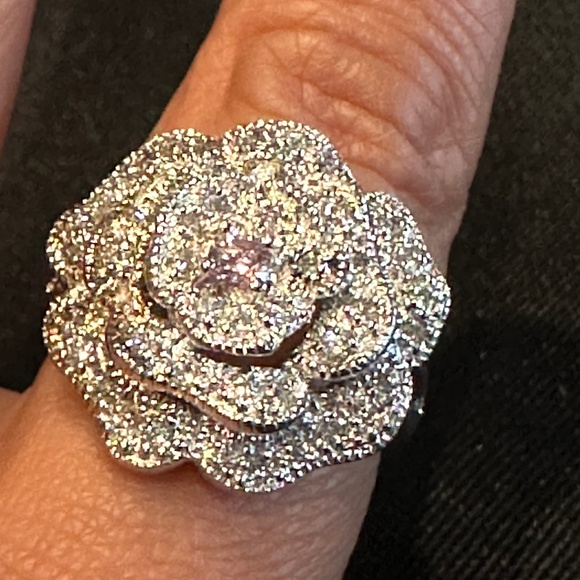 Beautiful 3D Flower Diamonique Ring - Picture 15 of 16